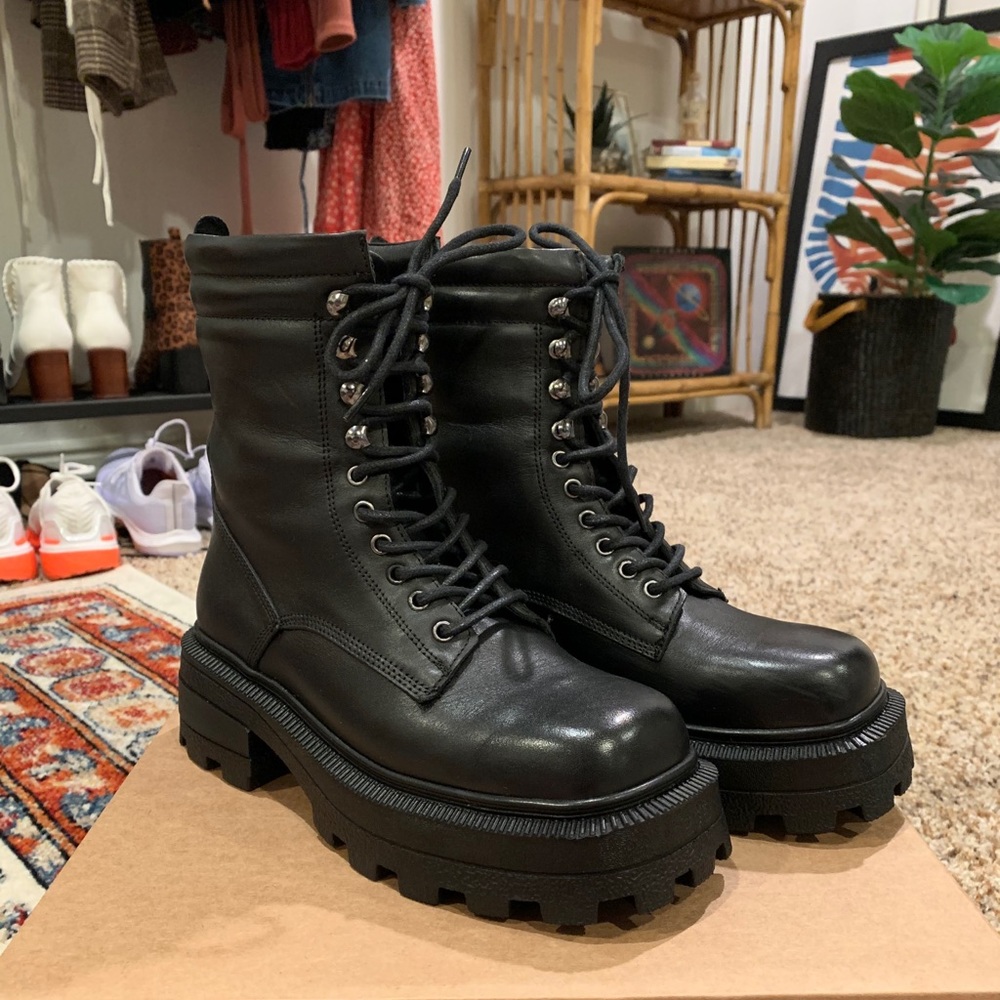 Steve Madden black leather combat boot